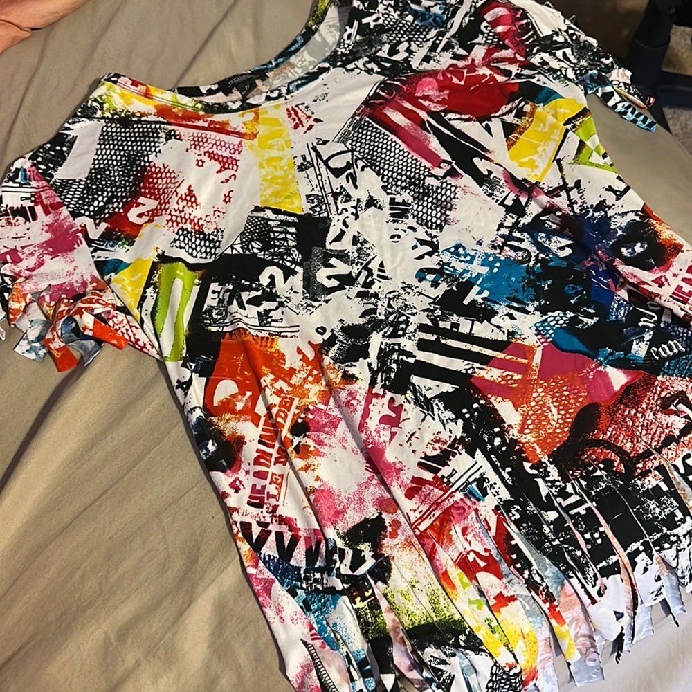 Multi color soft fringed top.
